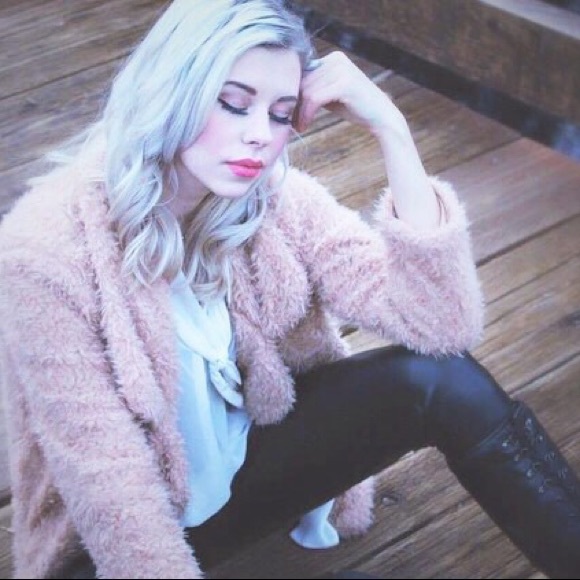 Meet your Posher, Bella Rose - Picture 4 of 4